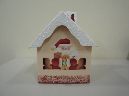 Caixa porta panetone casinha com neve cada 40,00